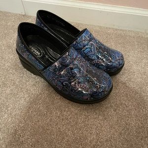 Nursing shoes